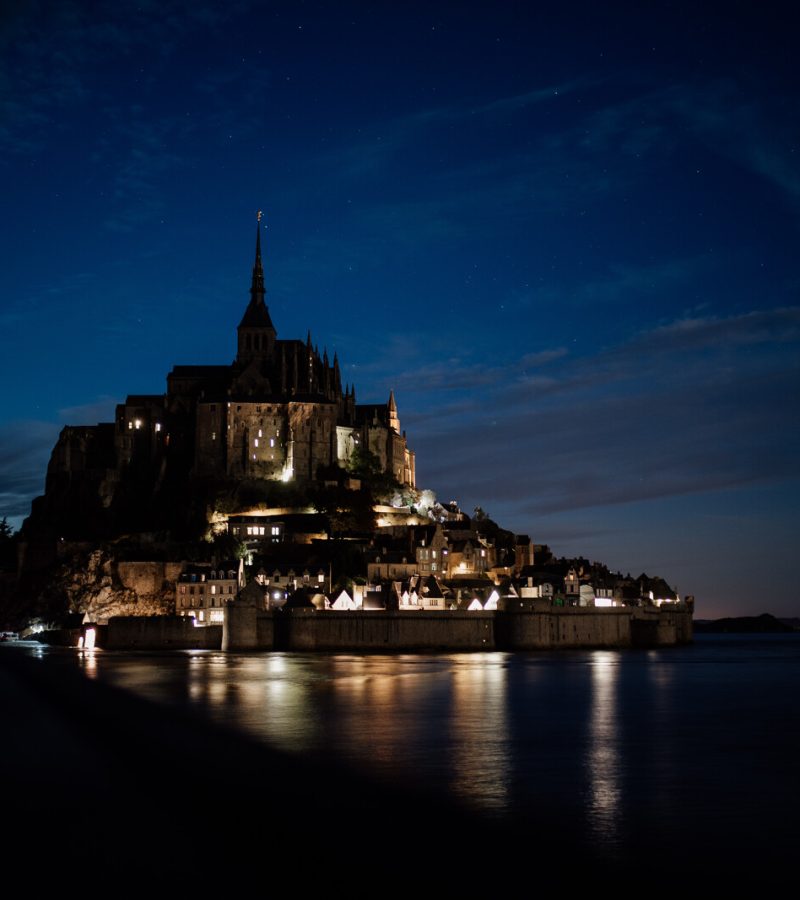Eine Nacht auf dem Mont Saint-Michel verbringen – während der großen Gezeiten