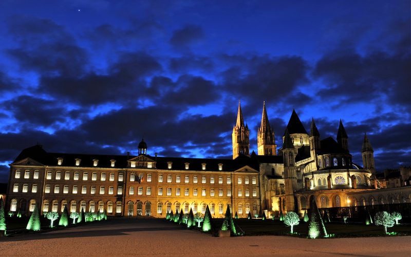 Abbaye aux Hommes bei Nacht