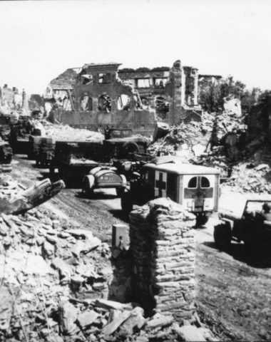 Troupes Américaines dans Saint-Lô - Archives