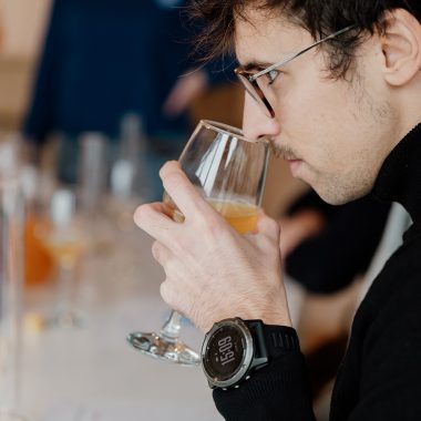 Séance d'oenologie, atelier à la cidrerie du Mont Viné