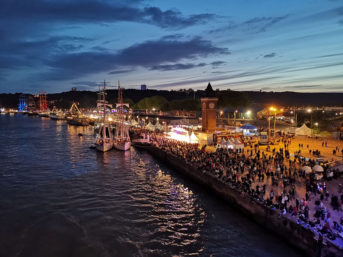 Das Hafenfest Armada von Rouen bei Nacht - Blick von der Flaubert-Brücke © Clélia Hebert