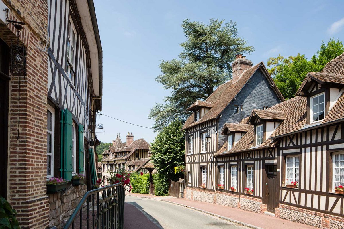 Das Dorf Lyons-la-Forêt in der Normandie zählt zu den schönsten Dörfern Frankreichs