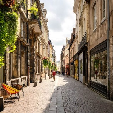 Die lebhaften Städte der Normandie: Rouen und Caen
