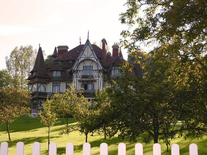 Blick auf die Villa Strassburger in Deauville